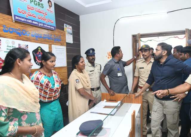 పిఠాపురం ప్రజల మధ్య పవన్ కళ్యాణ్