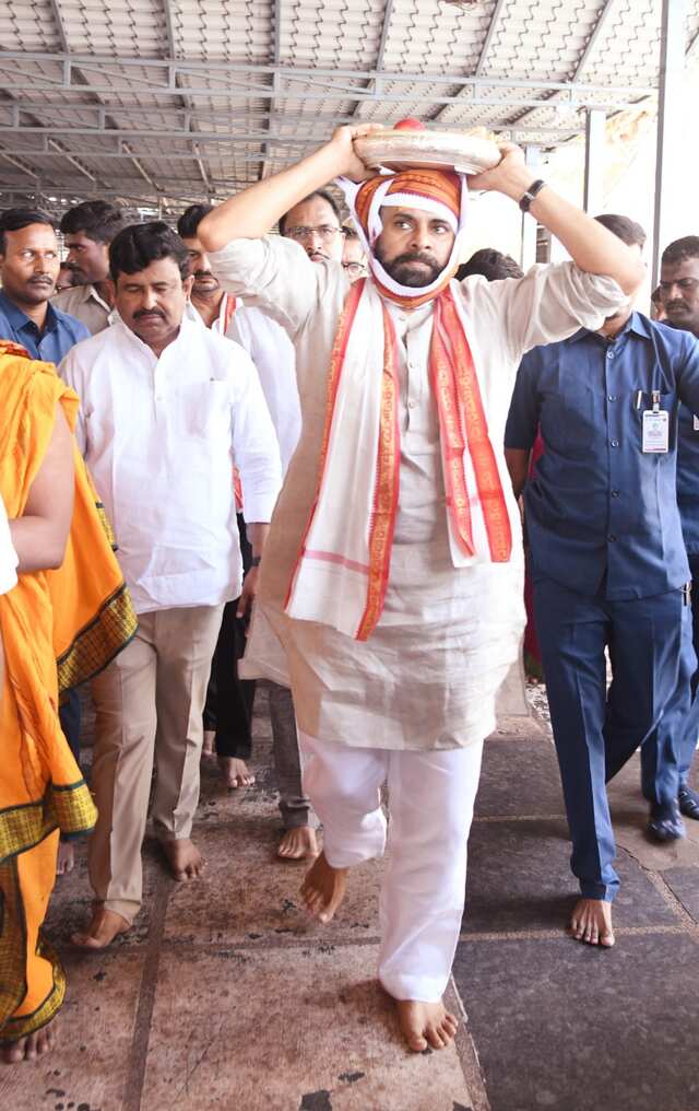 కోటప్పకొండ త్రికోటేశ్వరస్వామిని దర్శించుకున్న పవన్ కళ్యాణ్ 