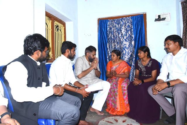 కార్యకర్త కుటుంబానికి డిప్యూటీ సీఎం పవన్‌ కల్యాణ్‌ అండ