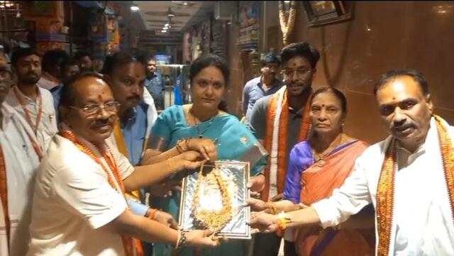 దుర్గమ్మకు రూ.21 లక్షల విలువైన ఆభరణం