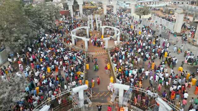 మేడారానికి పోటెత్తిన భక్తజనం.. సెలవులతో రద్దీ!