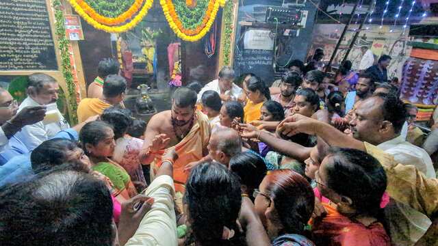 శివాలయాల్లో కార్తీక సోమవారం సందడి
