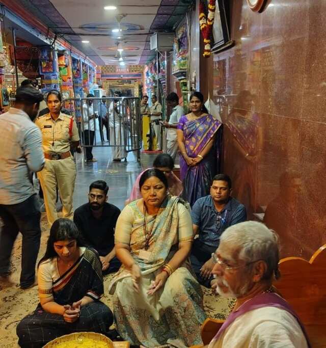 అమ్మవారికి పూజలు చేసిన జాతీయ మహిళా కమిషన్ మెంబర్ అర్చన