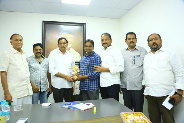 విజ‌య‌వాడలో డ్వాక్రా బ‌జార్ల ఏర్పాటుకు కృషి