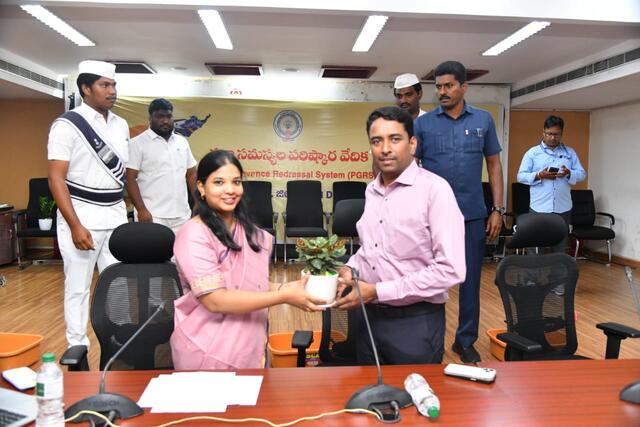 జిల్లా స‌మ‌గ్రాభివృద్ధికి కృషి: ఇల‌క్కియ