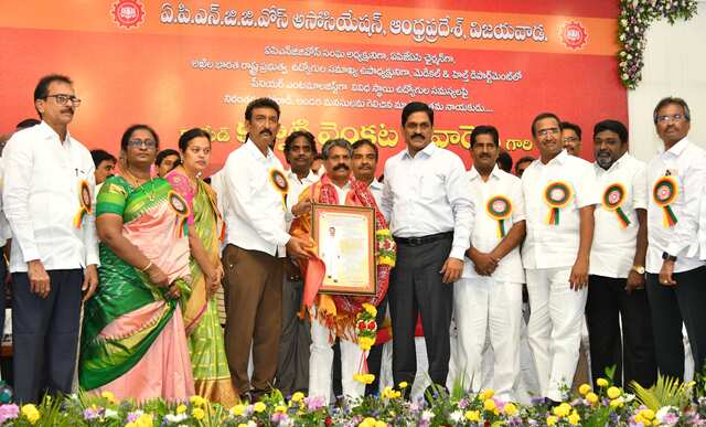 ఉద్యోగుల సంక్షేమం ప్రభుత్వ బాధ్యత