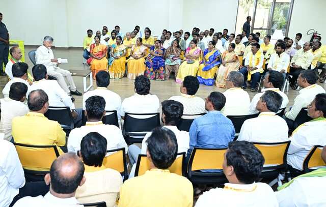 ప్రభుత్వ మంచిని ప్రజలకు చెప్పాలి