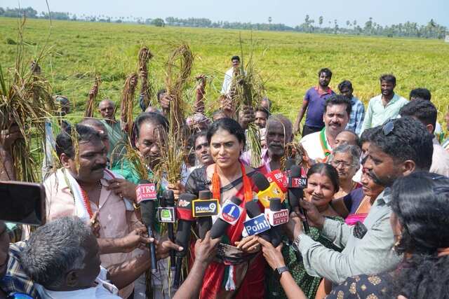 మొంథా తుఫాను కారణంగా రైతులు సర్వం కోల్పోయారు
