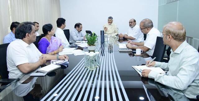 ఎరువుల సరఫరాపై రైతులకు ఆందోళన  పడోద్దు