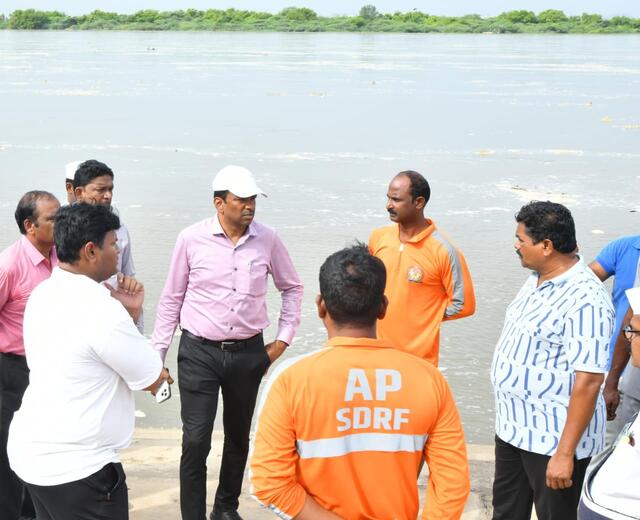 లోత‌ట్టు ప్రాంతాల‌పై అప్ర‌మ‌త్తం