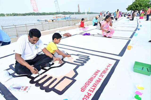 కృష్ణ‌మ్మ తీరాన కుంచెతో కోటి భావాలు!