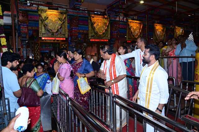 భక్తులందరికీ ఉచితంగా అంతరాలయ దర్శనం