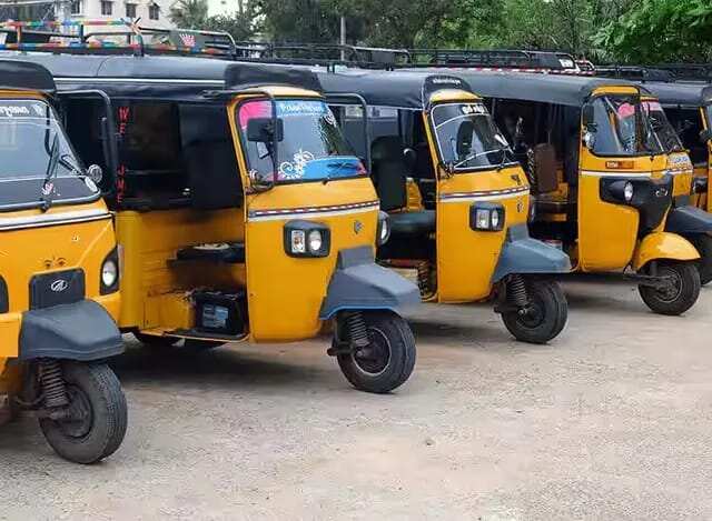 ఉచిత బస్సులతో ఆటో స్టాండ్లు వెలవెల!