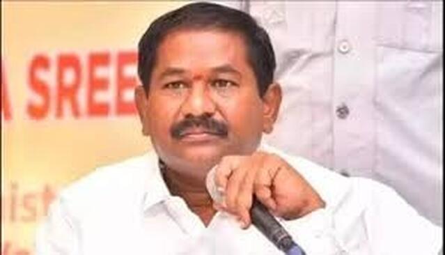 దివ్యాంగులకు ఉచితంగా త్రీవీలర్లు