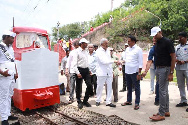 సీఎం పర్యటనకు సిద్ధమవుతున్న గాంధీ హిల్