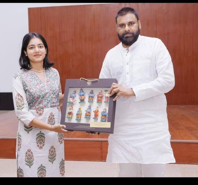 పవన్ కు థాంక్స్ చెప్పిన వ్లాగర్ స్వాతి..
