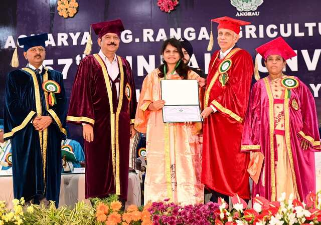 స్వర్ణ  భారత్ ట్రస్ట్‌కు గవర్నర్ నజీర్‌