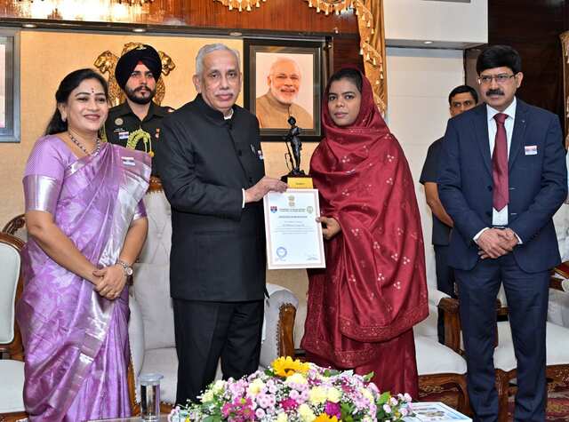 గుంటూరు జిల్లా కలెక్టర్ కు గవర్నర్ ప్రశంసలు