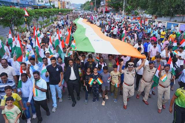 దేశభక్తి స్ఫూర్తితో ‘హర్ ఘర్ తిరంగ’ ర్యాలీ