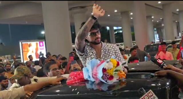 శంషాబాద్ లో క్రికెటర్ తిలక్ వర్మ సందడి!