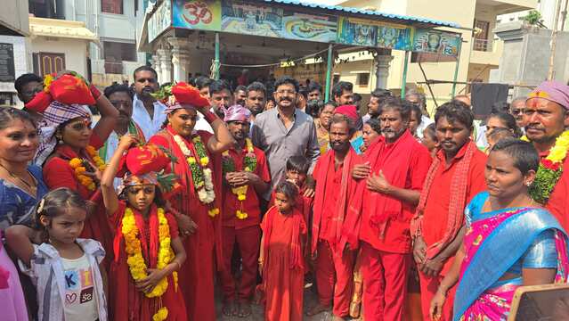 దీక్షధారుల ఇరుముడి.. పూజల్లో ఎమ్మెల్యే