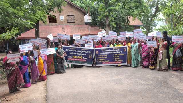 గుడివాడ టిడ్కో కాలనీ లబ్ధిదారుల ఆందోళన