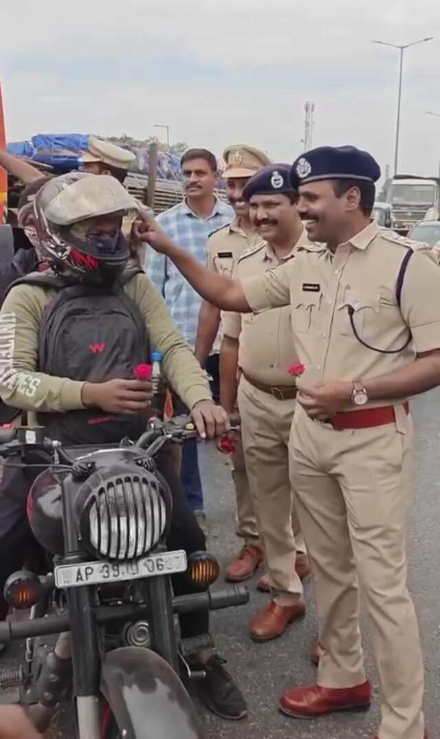 ఇదుగో గులాబీ.. క్షేమంగా వెళ్లి పండుగ చేసుకుని రండి!