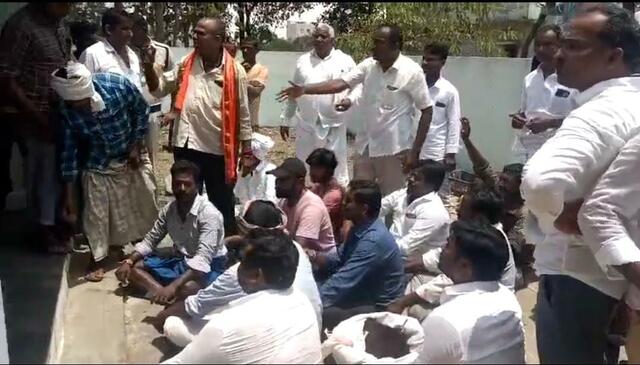 దాచేపల్లి పోలీస్ స్టేషన్ వద్ద ఉద్రిక్తత