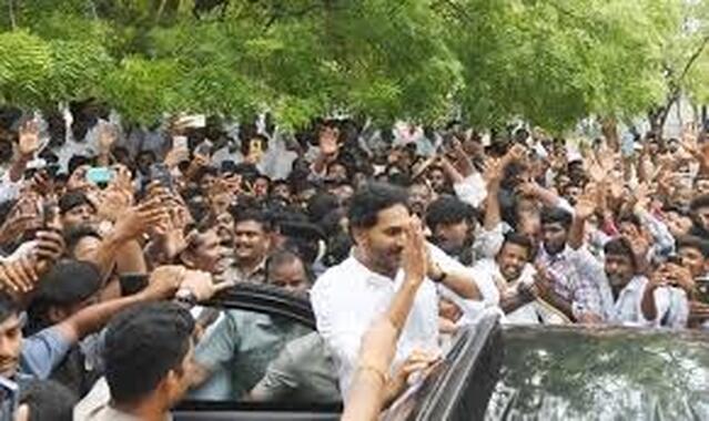 జగన్ పర్యటనలో అడుగడుగునా ఉల్లంఘనలు