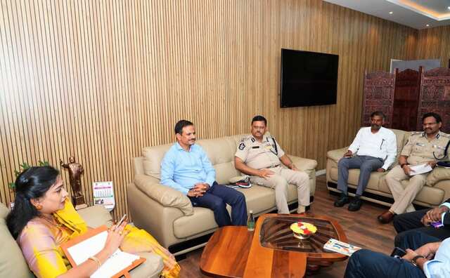 అమరావతి సచివాలయంలో హోం శాఖ బడ్జెట్‌పై సమీక్ష