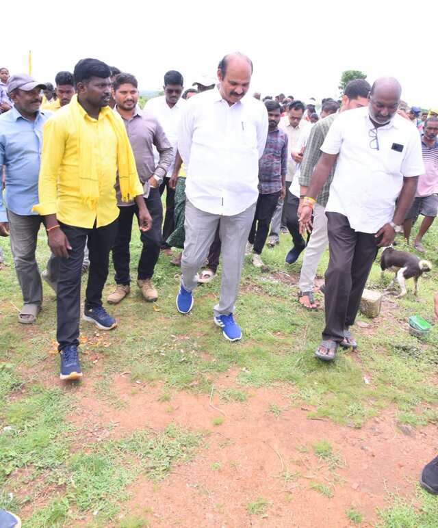 అర్హులైన నిరుపేదలకు ఇండ్ల పట్టాలు