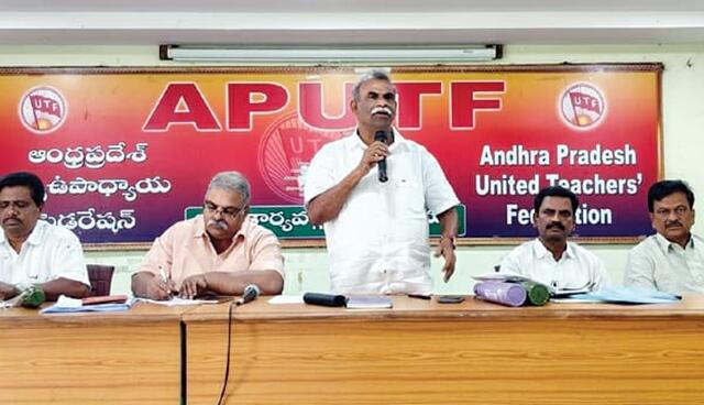 బకాయిలు కొండంత... చెల్లింపులు గోరంత!