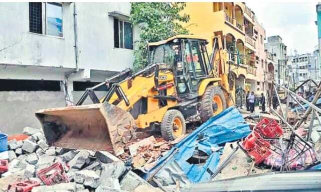 కొండాపూర్లో పంజా విసిరిన హైడ్రా