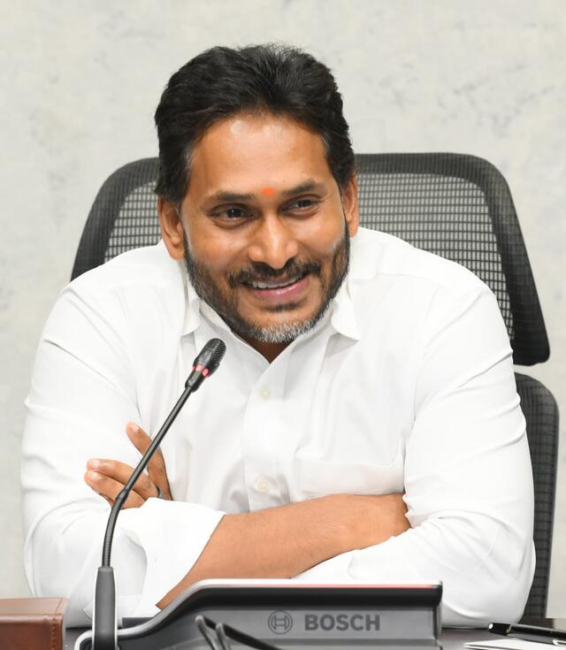 లండన్‌ నుంచి తిరిగొచ్చిన జగన్