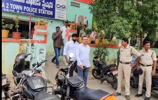 పోలీస్ విచారణకు హాజరైన.. జగన్ బంధువు అర్జున్ రెడ్డి