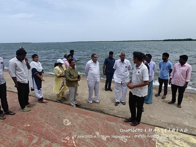 జల యోగా ఏర్పాట్లు పరిశీలించిన ఎమ్మెల్యే