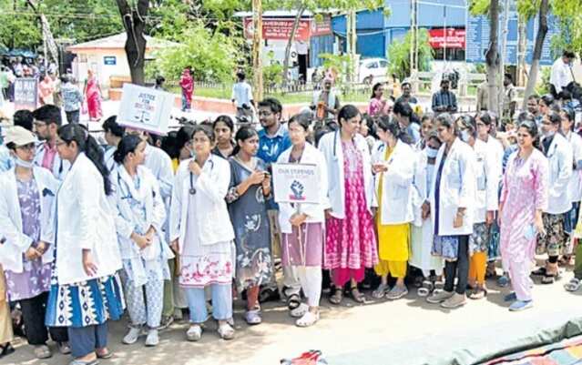 అత్యవసరాలకూ నో.. సమ్మెలోకి జూడాలు