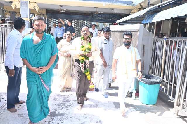 శ్రీ దుర్గమ్మ సేవలో హైకోర్టు న్యాయమూర్తి జస్టిస్‌ గోపాలా కృష్ణారావు