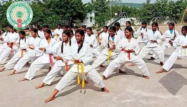 1592 పాఠశాలల్లో బాలికలకు కరాటే శిక్షణ