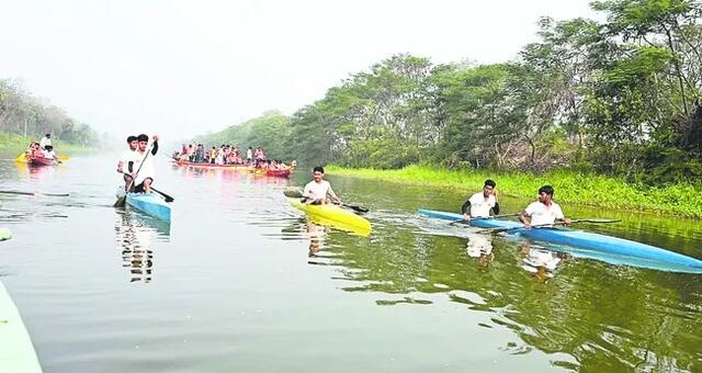 గోదావరి పాయల్లో కేరళ తరహా పడవ పోటీ