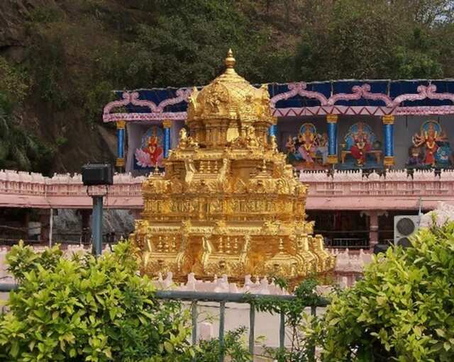కనకదుర్గమ్మ ఆలయంలో కీలక నిర్ణయం