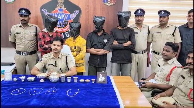 పగలు కొత్తిమీర, కరివేపాకు.. రాత్రిళ్లు చోరీలు!