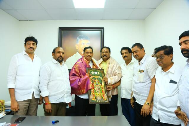 ఎంపీని క‌లిసిన కృష్ణాజిల్లా టిడిపి అధ్య‌క్షుడు గురుమూర్తి