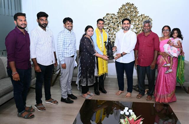 మంత్రి లోకేష్‌ను కలిసిన మేజర్ రాంగోపాల్