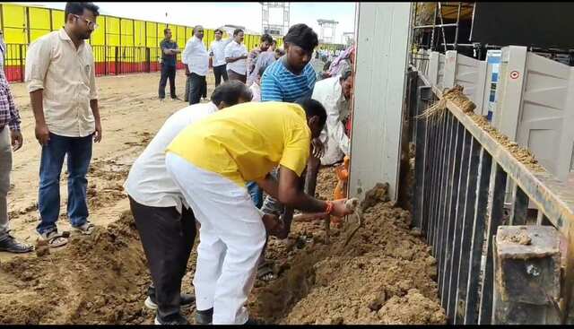 మహానాడు కోసం పార పట్టిన మంత్రి