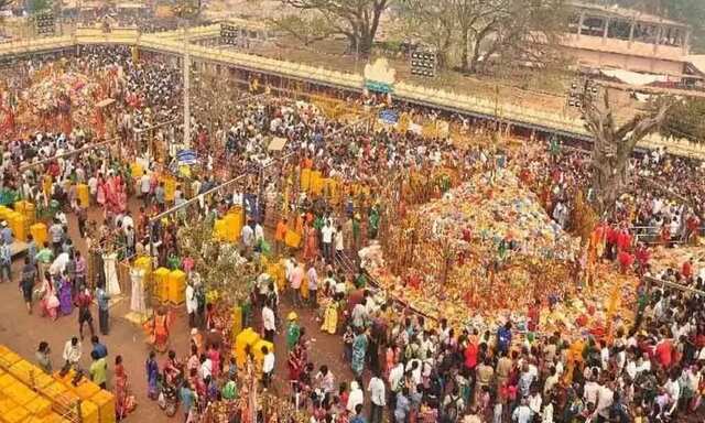 దారులన్నీ వనదేవతల చెంతకే- కోలాహలంగా మేడారం