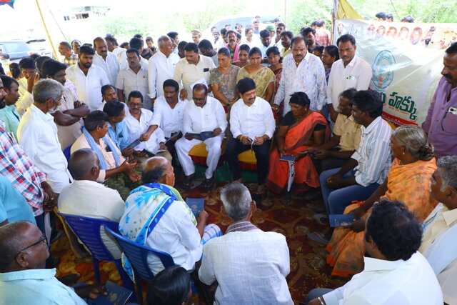 రెవెన్యూ వ్యవస్థ ప్రక్షాళన.. రాజముద్రతో పట్టా పుస్తకాలు