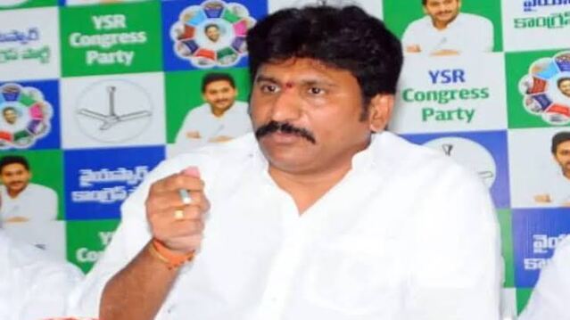 రాప్తాడు మాజీ ఎమ్మెల్యే తోపుదుర్తి ప్రకాష్ రెడ్డి అనుచరుల అరెస్ట్!