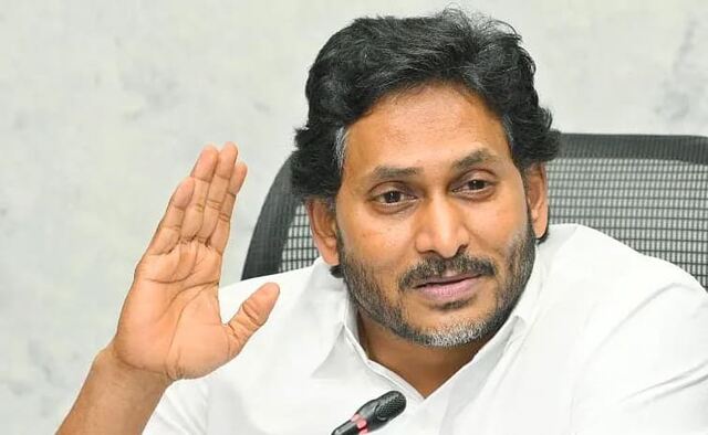 అకాల వర్షాలతో అపార నష్టం.. రైతులకు బాసటగా వైసీపీ