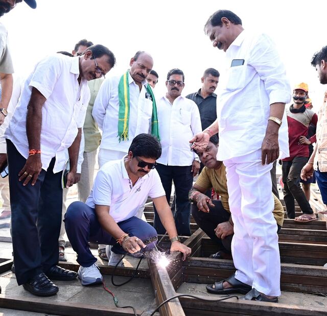 మసులా ఫెస్ట్ కోసం వెల్డింగ్ చేసిన మంత్రి!